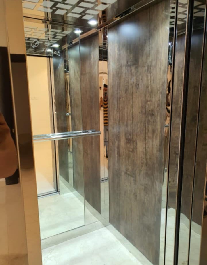 مصاعد كهربائية